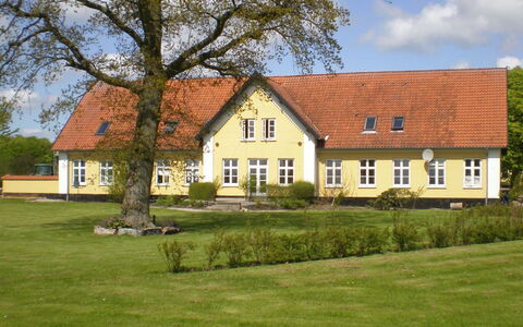 Thia - 4Km to the Fjord: Boligområde, Tag, Forstad, Indkørsel, Estate, Skorsten