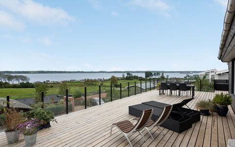 Karli - 330M to the Fjord: Træ, Tag, Arkitektur, Hjem, Hus, Sommerhus, Sidespor, Hårdttræ, Hældning, Estate