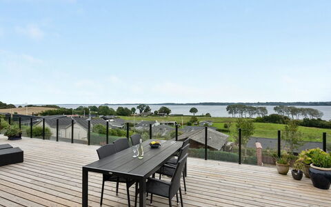 Karli - 330M to the Fjord: Træ, Tag, Arkitektur, Hjem, Hus, Sommerhus, Sidespor, Hårdttræ, Hældning, Estate