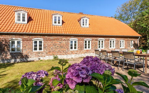 Myra - 18Km from the Sea: Sommerhus, Estate, Have, Gård, Mursten, Stuehus, Lawn, Villa