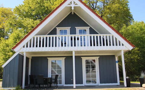 Babette - 75M to the Fjord: Hus, Hjem, Tag, Boligområde, Sommerhus, Estate, Stuehus, Lawn, Landscaping, Sidespor