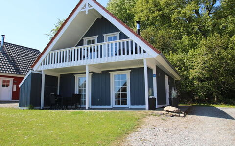 Babette - 75M to the Fjord: Hus, Hjem, Tag, Boligområde, Sommerhus, Estate, Stuehus, Lawn, Landscaping, Sidespor