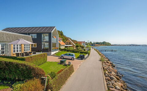 Palnir - from the Sea: Boligområde, Tag, Forstad, Indkørsel, Estate, Skorsten