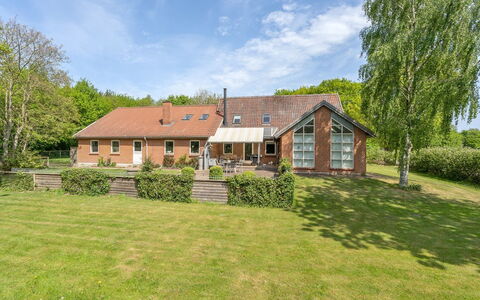 Birita - 20Km from the Sea: Hjem, Tag, Hus, Sommerhus, Estate, Dør, Veranda, Sidespor, Stuehus, Skygge