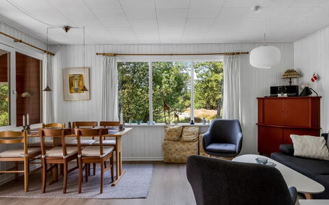 Alflak - 5.2Km from the Sea: Møbel, Indretning, Gulvbelægning, Etage, Træ, Loft, Couch, Stue, Trægulve, Værelse