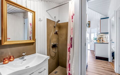 Caya - 450M to the Fjord: Gulvbelægning, Indretning, Træ, Etage, Trappe, Loft, Bejdse, Trægulve, Hårdttræ, Gelænder