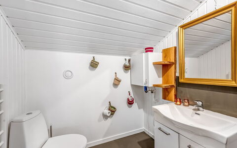 Caya - 450M to the Fjord: Gulvbelægning, Indretning, Træ, Etage, Trappe, Loft, Bejdse, Trægulve, Hårdttræ, Gelænder