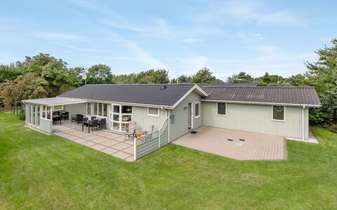 Anabella - 400M to the Fjord: Græs, Busk, Hus, Have, Hjem, Sommerhus, Land Lot, Lawn, Bunddække
