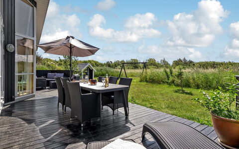 Gudmunda - 200M to the Fjord: Træ, Plantesamfund, Land Lot, Skygge, Naturmateriale, Garden Bygninger, Skur, Udendørs Struktur, Bjælkehytte