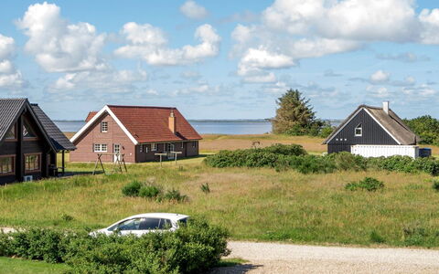 Gudmunda - 200M to the Fjord: Træ, Plantesamfund, Land Lot, Skygge, Naturmateriale, Garden Bygninger, Skur, Udendørs Struktur, Bjælkehytte