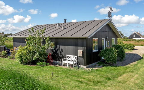 Gudmunda - 200M to the Fjord: Tag, Hus, Hjem, Sommerhus, Dør, Sidespor, Dæk, Veranda, Planke, Hårdttræ