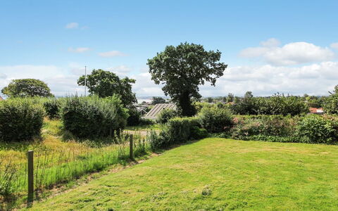Lillebror - 200M from the Sea: Tag, Hus, Hjem, Sommerhus, Sidespor, Estate, Indkørsel, Garden Bygninger, Gård, Skur