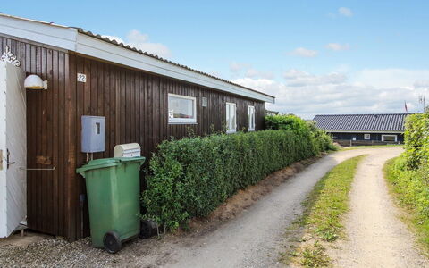 Lillebror - 200M from the Sea: Træ, Plantesamfund, Land Lot, Skygge, Naturmateriale, Garden Bygninger, Skur, Udendørs Struktur, Bjælkehytte