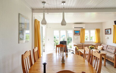 Lillebror - 200M from the Sea: Træ, Plantesamfund, Land Lot, Skygge, Naturmateriale, Garden Bygninger, Skur, Udendørs Struktur, Bjælkehytte
