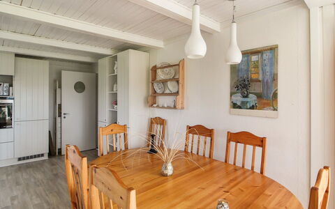 Lillebror - 200M from the Sea: Træ, Plantesamfund, Land Lot, Skygge, Naturmateriale, Garden Bygninger, Skur, Udendørs Struktur, Bjælkehytte