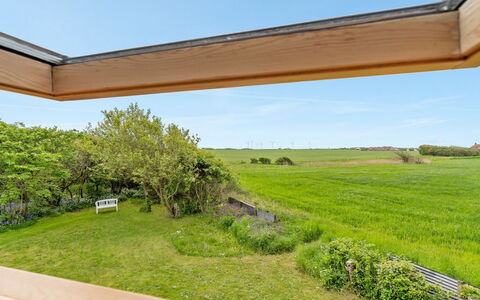 Nevis - 1.5Km from the Sea: Møbel, Indretning, Stol, Gulvbelægning, Bord, Udvej, Etage, Loft, Værelse, Eco Hotel