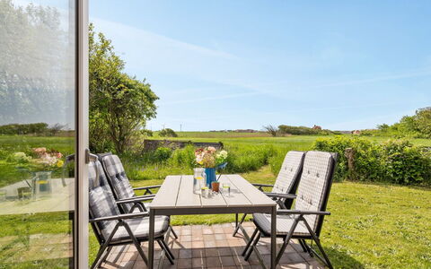 Nevis - 1.5Km from the Sea: Møbel, Indretning, Stol, Gulvbelægning, Bord, Udvej, Etage, Loft, Værelse, Eco Hotel