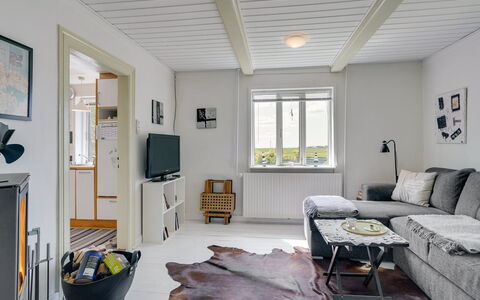 Nevis - 1.5Km from the Sea: Møbel, Indretning, Stol, Gulvbelægning, Bord, Udvej, Etage, Loft, Værelse, Eco Hotel