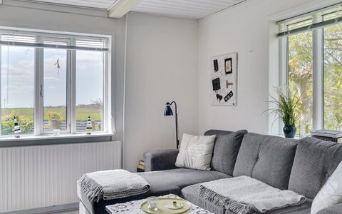 Nevis - 1.5Km from the Sea: Møbel, Indretning, Stol, Gulvbelægning, Bord, Udvej, Etage, Loft, Værelse, Eco Hotel
