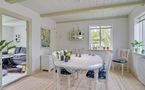 Nevis - 1.5Km from the Sea: Møbel, Indretning, Stol, Gulvbelægning, Bord, Udvej, Etage, Loft, Værelse, Eco Hotel