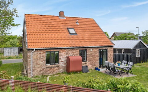 Nevis - 1.5Km from the Sea: Møbel, Indretning, Stol, Gulvbelægning, Bord, Udvej, Etage, Loft, Værelse, Eco Hotel