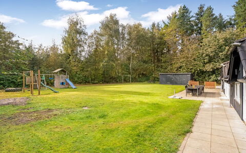 Eisa - 300M to the Fjord: Blå, Busk, Sommerhus, Bunddække, Have, Estate, Skygge, Landscaping, Stuehus, Eco Hotel