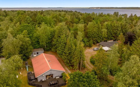 Anine - 200M to the Fjord: Blå, Busk, Sommerhus, Bunddække, Have, Estate, Skygge, Landscaping, Stuehus, Eco Hotel