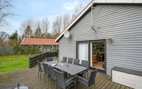 Anine - 200M to the Fjord: Blå, Busk, Sommerhus, Bunddække, Have, Estate, Skygge, Landscaping, Stuehus, Eco Hotel