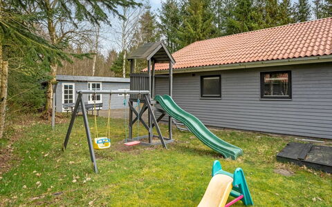 Anine - 200M to the Fjord: Blå, Busk, Sommerhus, Bunddække, Have, Estate, Skygge, Landscaping, Stuehus, Eco Hotel