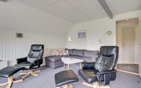 Femija - 500M to the Fjord: Møbel, Gulvbelægning, Træ, Indretning, Loft, Etage, Stue, Lejlighed, Hjem, Værelse