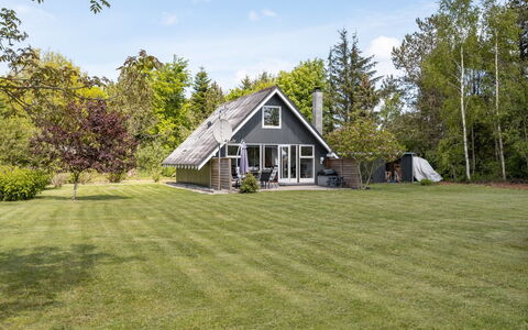 Femija - 500M to the Fjord: Græs, Hus, Sommerhus, Hjem, Land Lot, Tag, Landdistrikt, Lawn, Stuehus, Have