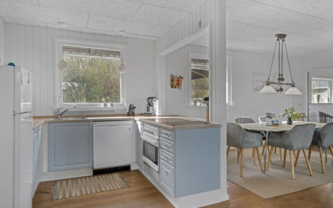 Thyra - 500M to the Fjord: Køkken, Træ, Gulvbelægning, Større Bandage, Køkken Apparat, Indretning, Countertop, Etage, Loft, Møbel