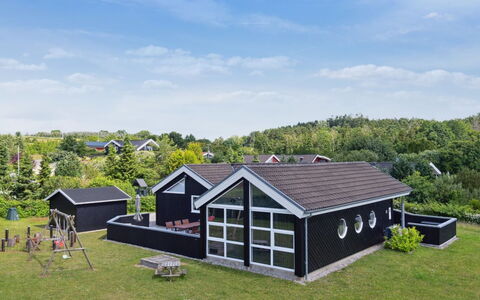 Athisl - 800M from the Sea: Hus, Tag, Hjem, Sommerhus, Sidespor, Garden Bygninger, Lawn, Estate, Skur, Have
