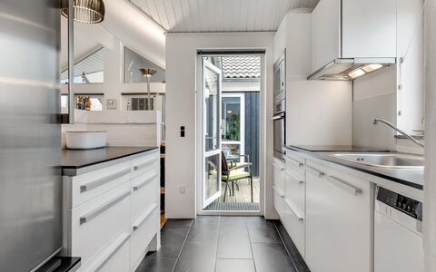 Athisl - 800M from the Sea: Køkken, Countertop, Indretning, Gulvbelægning, Større Bandage, Køkken Apparat, Cabinetry, Loft, Hjem, Etage