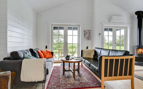 Siebelt - 200M from the Sea: Træ, Møbel, Gulvbelægning, Stue, Couch, Hjem, Etage, Indretning, Trægulve