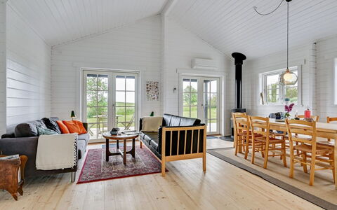 Siebelt - 200M from the Sea: Træ, Loft, Hjem, Gulvbelægning, Trægulve, Etage, Sommerhus, Hårdttræ, Stue, Planke