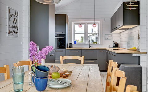 Siebelt - 200M from the Sea: Møbel, Køkken, Countertop, Indretning, Gulvbelægning, Køkken Apparat, Træ, Cabinetry, Etage, Større Bandage