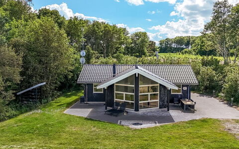 Thorman - 75M from the Sea: Køkken, Countertop, Køkken Apparat, Gulvbelægning, Cabinetry, Indretning, Større Bandage, Etage, Hjem, Møbel