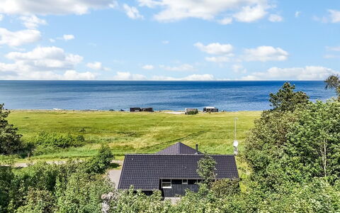 Thorman - 75M from the Sea: Tag, Hus, Hjem, Sommerhus, Sidespor, Estate, Indkørsel, Garden Bygninger, Gård, Skur