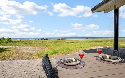 Thorman - 75M from the Sea: Tag, Hus, Hjem, Sommerhus, Sidespor, Estate, Indkørsel, Garden Bygninger, Gård, Skur