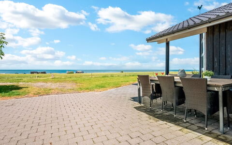 Thorman - 75M from the Sea: Tag, Hus, Hjem, Sommerhus, Sidespor, Estate, Indkørsel, Garden Bygninger, Gård, Skur