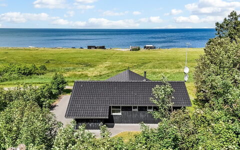 Thorman - 75M from the Sea: Tag, Hus, Hjem, Sommerhus, Sidespor, Estate, Indkørsel, Garden Bygninger, Gård, Skur