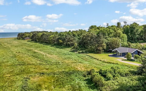 Thorman - 75M from the Sea: Tag, Hus, Hjem, Sommerhus, Sidespor, Estate, Indkørsel, Garden Bygninger, Gård, Skur