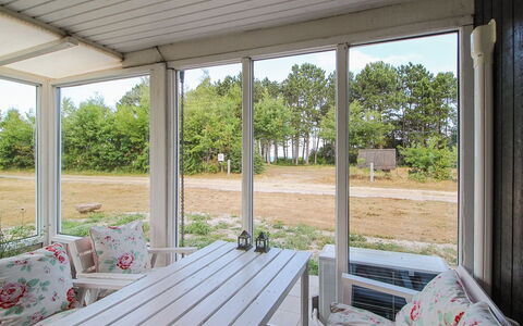 Eldina - 100M from the Sea: Møbel, Stol, Bord, Indretning, Etage, Veranda, Udendørs Møbler, Dør, Glas, Skygge