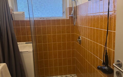 Gerret: Boligområde, Busk, Hus, Hjem, Have, Estate, Skygge, Landscaping, Lawn