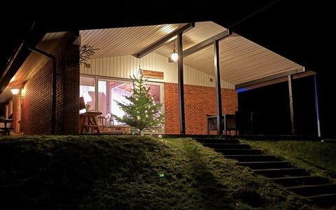 Gerret: Boligområde, Busk, Hus, Hjem, Have, Estate, Skygge, Landscaping, Lawn
