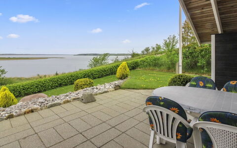 Pirkka - 50M to the Fjord: Landscaping, Have, Kyst, Ocean, Lawn, Skygge, Estate, Veranda, Udvej, Gård
