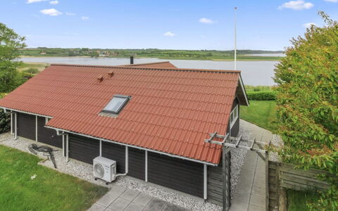 Pirkka - 50M to the Fjord: Svømmepøl, Udendørs Møbler, Møbel, Udvej, Flise, Eco Hotel, Skygge, Stol, Fritid, Estate