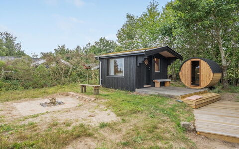 Srebre - 350M from the Sea: Træ, Tag, Hus, Sommerhus, Dør, Hjem, Sidespor, Land Lot, Garden Bygninger, Skur