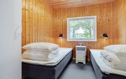 Jaskirt - 125M from the Sea: Seng, Soveværelse, Træ, Sengetøj, Sengetøj, Indretning, Loft, Bed Frame, Hjem, Etage